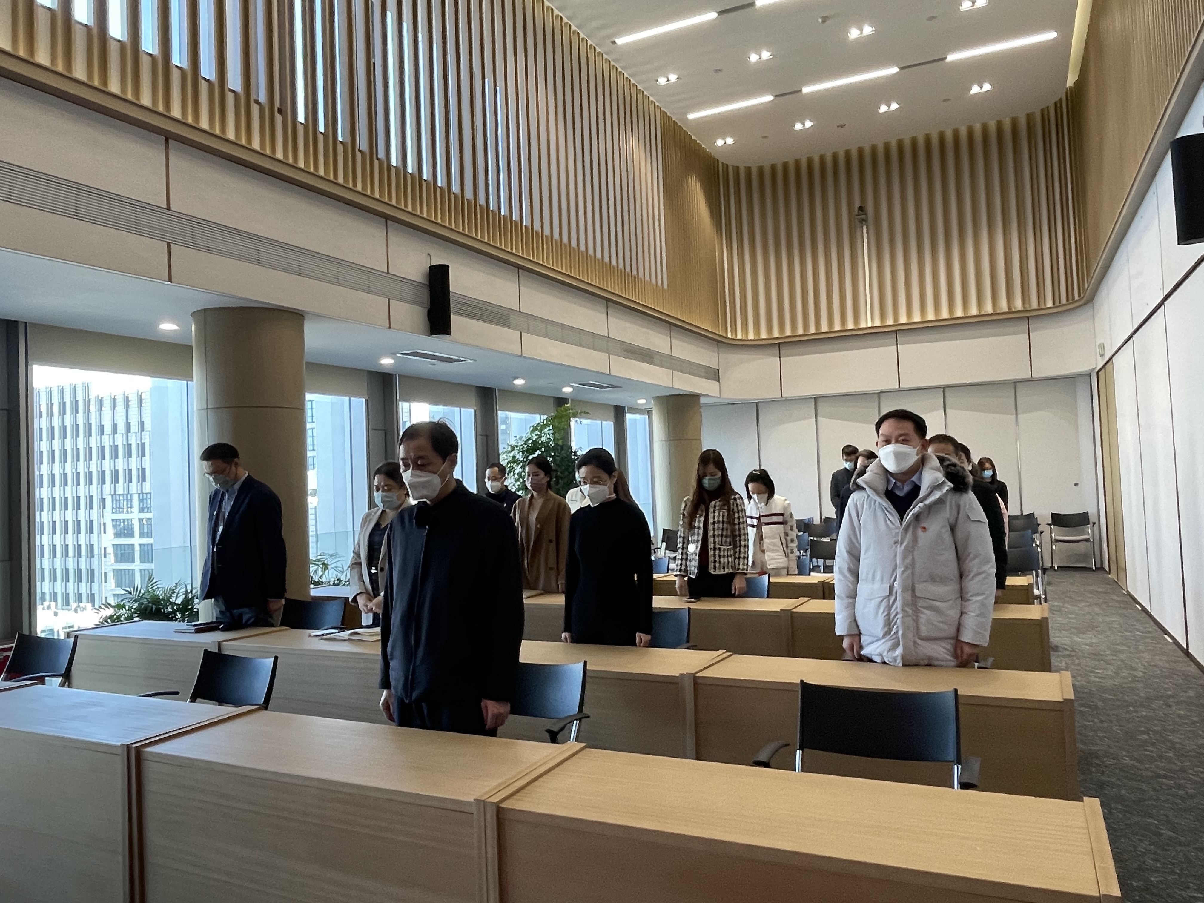 缅怀功绩 继承遗志——亦庄尊龙凯时集团党委组织收听收看江泽民同志追悼大会
