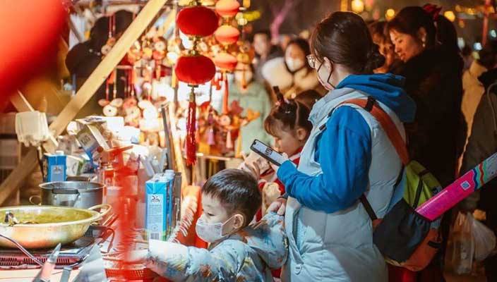 武汉市春节消费市场“热辣滚烫”