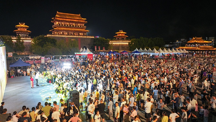 “夜经济”点燃烟火气，市民乐享“IM体育盛宴”